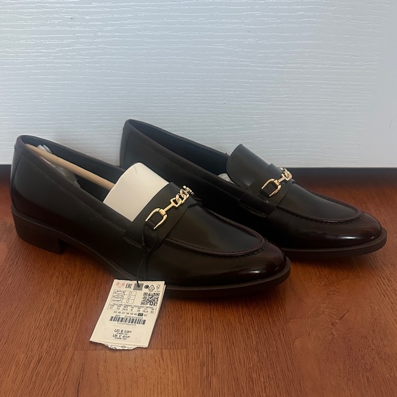 Zara Merlot Loafers with Gold Chain Detail - Picture 2 of 5